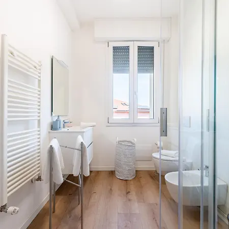 Chic Little Flat Near Center *